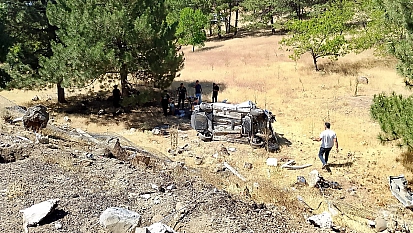 Elazığ'da hafif ticari araç şarampole uçtu: 3 yaralı