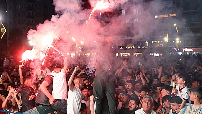 Elazığ'da Taraftarlar Elazığspor maçı için dev ekran başına geçti