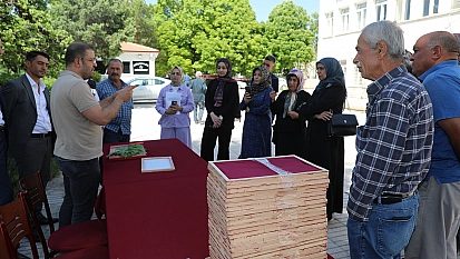 Elazığ'da üreticilere ipek böceği larvası dağıtıldı