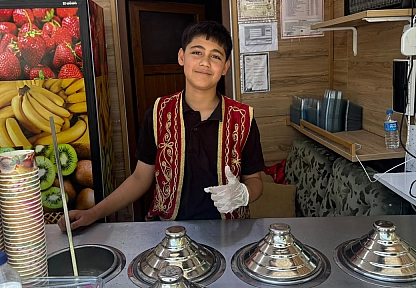 15 yaşında usta oldu, Maraş'tan gelip dondurmasını Harput'a taşıdı