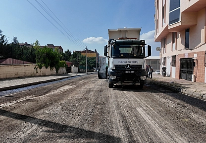 Elazığ Belediyesi, İcadiye Mahallesi'ndeki 20 sokak 1 caddenin yollarını yeniledi