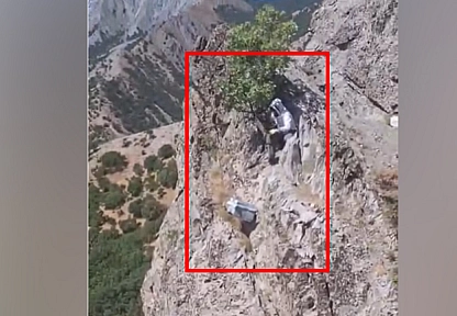 Elazığ'da arıcıların ilginç yöntemi: Kovanları kayaya astılar