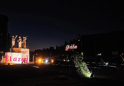 Elazığ'da Çaydaçıra Kavşağı Gece Görüntüsüyle Büyüledi