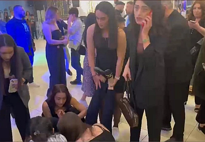 Elazığ'da depremde korkan kadın düğün salonunda bayıldı