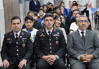 Elazığ'da gaziden şehit babasına örnek saygı