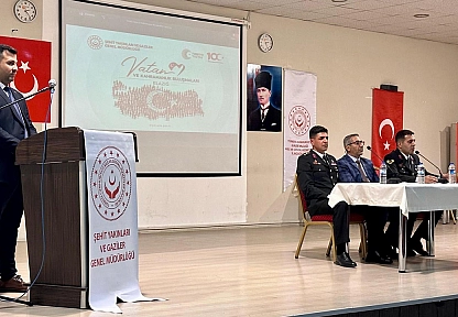 Elazığ'da şehit yakınları ve gaziler öğrencilerle buluştu