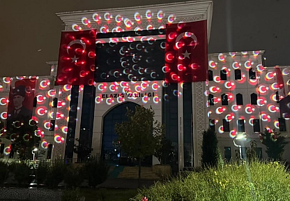Elazığ'da Türk Bayraklarıyla görsel şölen