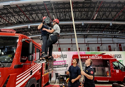 Elazığ İtfaiyesi BİLİMFEST'te ekipmanlarını tanıttı