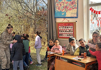Elazığ Jandarması çocuklarla buluştu