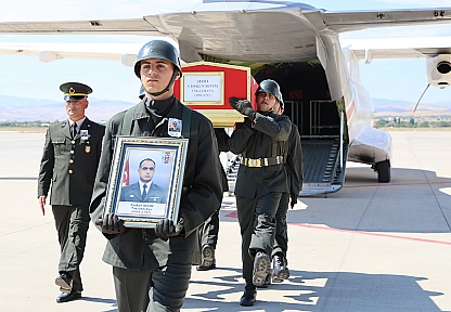 Elazığ şehidini askeri törenle karşıladı
