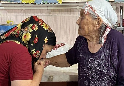 Milyonluk miras kavgasında anne-kız yüzleşti! Elini öptü,