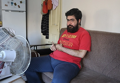 Tedaviyi reddeden telefon bağımlısı Barış, sanal dünyadaki yaşamına geri döndü