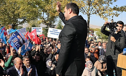 AK Parti Elazığ İl Başkanı Sencer Selmanoğlu'na Havalimanında Coşkulu Karşılama