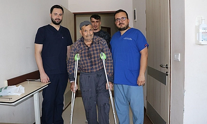 Bingöl'de iki aşamalı diz protezi revizyon ameliyatı gerçekleştirildi