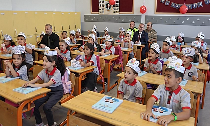 Elazığ'da 105 bin öğrenci için ders zili çaldı