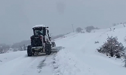 Elazığ'da karla mücadele aralıksız sürüyor