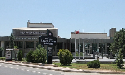 Elazığ'da Yılmaz Erdoğan'ın oyunu tiyatroseverlerle buluşuyor