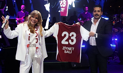 Elazığspor'dan Ziynet Sali'ye forma ve atkı