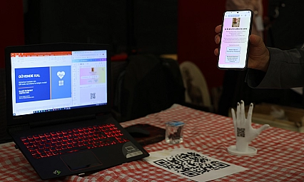 Lise öğrencileri geliştirdi: Alzheimer hastaları artık QR sistemi ile güvende kalacak