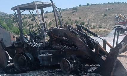 Malatya'da iş makinesi alev alev yandı