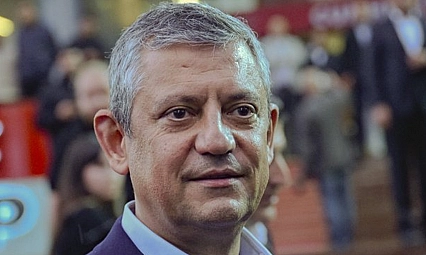 Özgür Özel ve 91 vekil CHP'den istifa etti