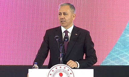 Yerlikaya'dan Diyarbakır yürüyüşüne sert tepki: 'Polise düşman deme alçaklığına izin vermeyiz'