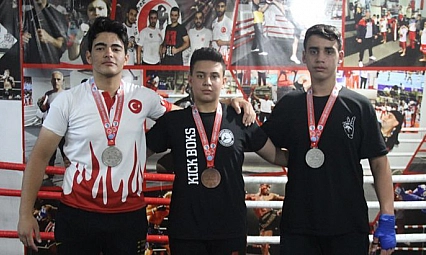 Katıldıkları ilk turnuvada madalyaları topladılar