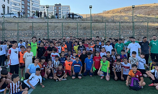 Başkan Toprak'tan Elazığspor altyapı seçmelerine ziyaret