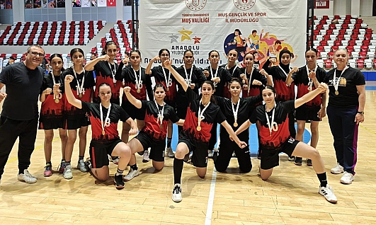Elazığ'dan hentbolda çifte başarı