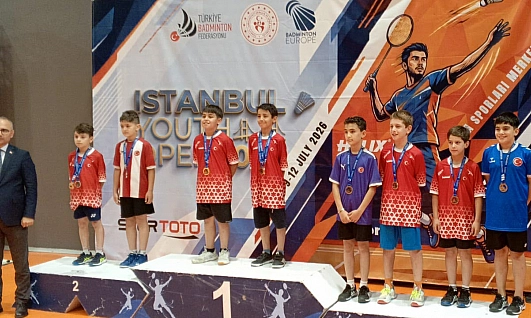 Elazığlı Badmintonculardan İstanbul'da altın madalya