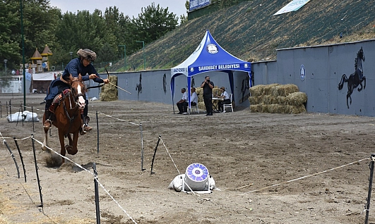Elazığlı sporcular atlı okçuluk yarı finalinde