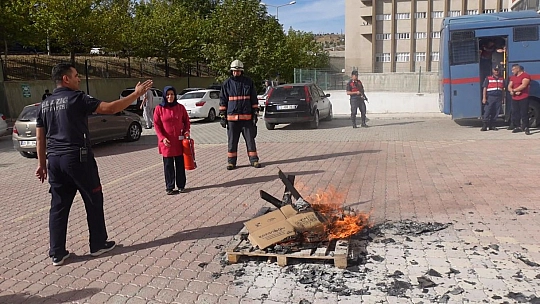 F.Ü. Hastanesinde Yangın Eğitimi ve Uygulamalı Tatbikat Çalışması Yapıldı