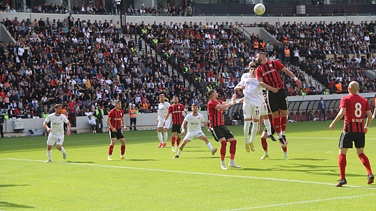 Yeni evde ilk hüzün!