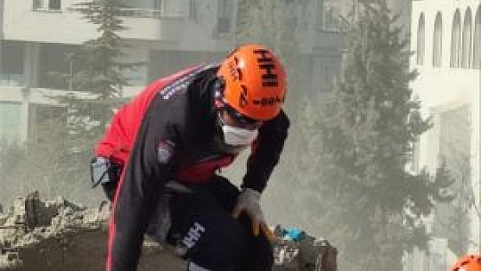 Elazığ İHH Arama ve Kurtarma Ekibi Deprem Bölgesindeydi