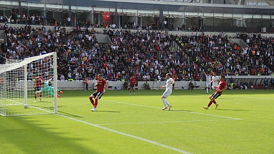 Yeni evde ilk hüzün!