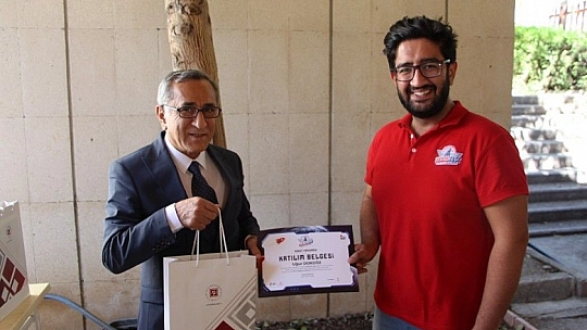 Fırat Üniversitesi Rektörü Prof. Dr. Göktaş, TEKNOFEST'te Başarı Sağlayan Takımları Ağırladı