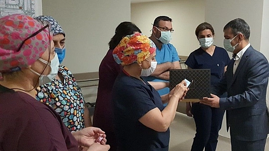Başhekim Prof. Dr. Erol Keleş Pandeminin Kahramanlarını Ziyaret Ederek Bayramlarını Kutladı
