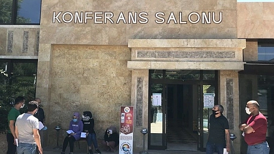 Elazığ İl Sağlık Müdürlüğü mobil ekiplerinden 'Yerinde aşı uygulaması'