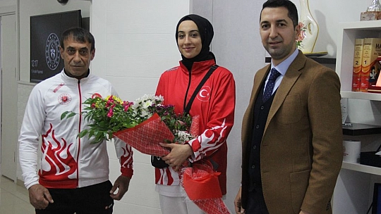 Dünya 3.'sü Ahsen Duran memleketinde