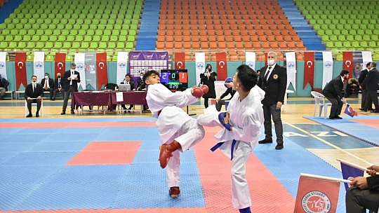 Karate'nin kalbi Elazığ'da atıyor