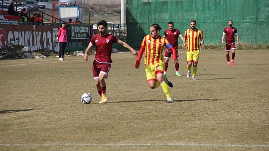 Gençler yine sınıfta kaldı!