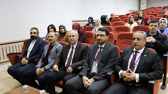 Felsefe ve din bilimleri lisansüstü öğrenci sempozyumu düzenlendi