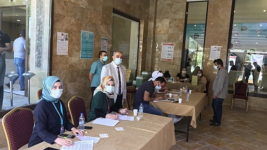 Elazığ İl Sağlık Müdürlüğü mobil ekiplerinden 'Yerinde aşı uygulaması'