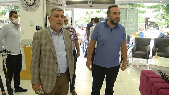 Ak Parti Gazi Caddesi'nde esnaf ile bir araya geldi