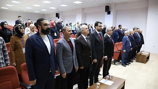 Felsefe ve din bilimleri lisansüstü öğrenci sempozyumu düzenlendi