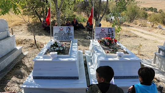 Elazığ İl Özel İdaresi Tarafından  Şehit Öğretmenlerimizin Mezarları Yeniden Yapıldı