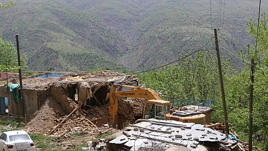 İl Özel İdaresi Köylerdeki Yıkım ve Enkaz Kaldırma İşlemlerini Hızlandırdı
