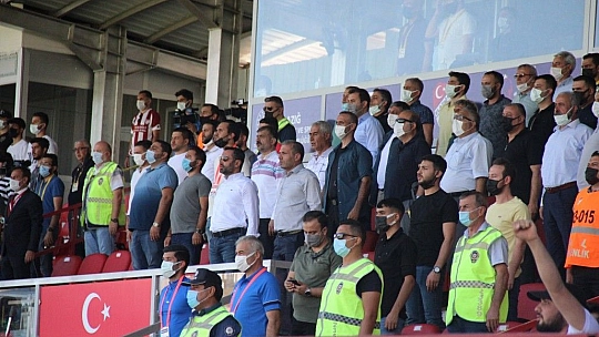 Gençlerimiz salladı, yıkamadı!