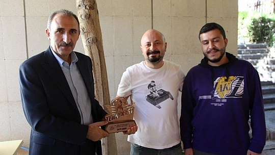 Fırat Üniversitesi Rektörü Prof. Dr. Göktaş, TEKNOFEST'te Başarı Sağlayan Takımları Ağırladı