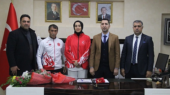 Dünya 3.'sü Ahsen Duran memleketinde